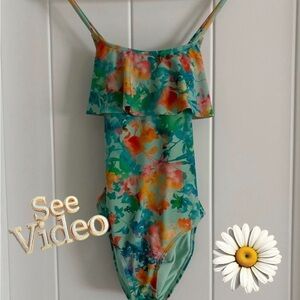 👛 2/30 ATHLETA GIRl One Piece Floral Swimsuit with Cut Out